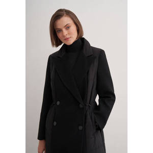 Chaqueta Negra de Invierno con Cintura Fruncida y Detalle de Botones - Product Image 3