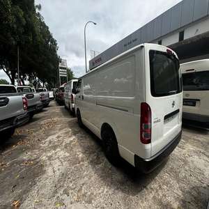 Aucune histoire d'accident Toyottaa Hiace toit élevé 15 places Diesel Transmission manuelle Vente chaude Conduite à gauche et à droite - Product Image 4