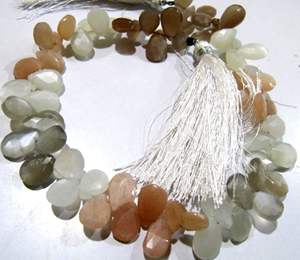 Piedra lunar multicolor natural en forma de pera Briolette facetado 7x10mm a 9x12mm Hilo de cuentas de 10 pulgadas de largo - Product Image 2