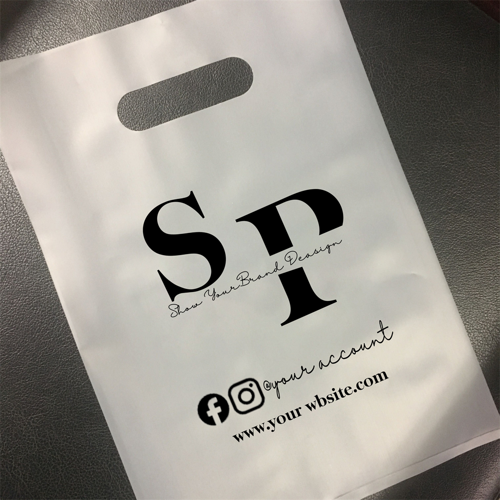 Sacs en plastique découpés avec des matrices