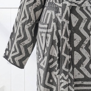 Albornoz turco Geo gris y blanco, con capucha, 100% algodón - Product Image 3