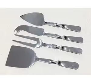 Juego de Cuchillos para Queso de Acero Inoxidable y Metal con Diseño Único de Hoja, Aptos para Lavavajillas - Product Image 1