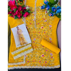 Vente en gros de costumes Sharara Salwar de luxe pour les festivals, les rassemblements familiaux et les fêtes, disponibles à un prix abordable - Product Image 1