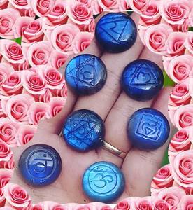 Pierres précieuses certifiées Multi-Fire Labradorite Leaf Carving Gemstone Smooth Cabochon Gems For Decoration - Product Image 4