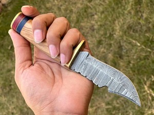 Cuchillo de Desollar Forjado con Diseño de Damasco y Patrón Trenzado, con Mango de Madera de Olivo, Cuchillo de Hoja Fija Personalizable OEM - Product Image 2