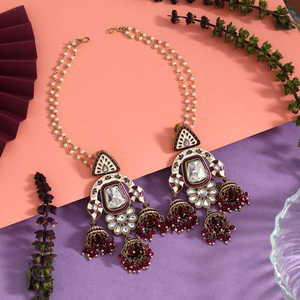 Pendientes Kundan Meenakari Jhumki de color magenta con aleación chapada en oro y Poste con espalda de fricción - Product Image 2