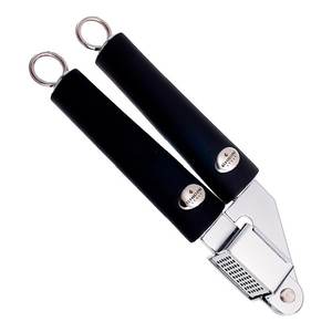 Prensa de Ajo Ghidini Cipriano 1703 de Acero TWIST Cromado y Negro 20x6cm, Utensilio para Frutas y Verduras - Product Image 1