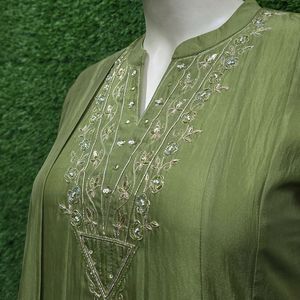 Premium Anarkali Kurti Ensemble avec Diviseur Palazzo Chinon Dupatta Verre Soie Ethnique Pure Khatali Travail Femmes Aarya Couture Vert - Product Image 4