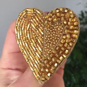 Broches brodées de perles de graines vintage personnalisées D Design, broches élégantes en perles pour mariage et enfants par glowin fashion - Product Image 1