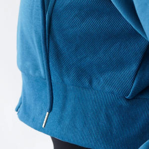 Sudadera moderna recortada para mujer con logotipo personalizado bordado ropa informal personalizada OEM suministro directo de fábrica del fabricante - Product Image 2