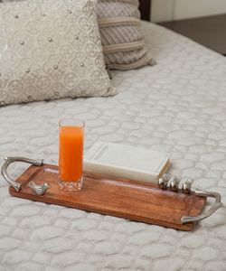 ถาดเสิร์ฟไม้ทรงสี่เหลี่ยมผืนผ้า พร้อมหูจับลายกิ่งไม้สีเงินโบราณ และลวดลายรูปนกหล่อขึ้นรูป สำหรับใช้ในบ้านและเป็นของขวัญ - Product Image 6