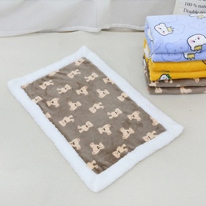 Manta Redonda para Mascotas de Franela y Poliéster con Dibujos Animados, Súper Suave, Lavable a Máquina, para Todas las Estaciones - Product Image 4