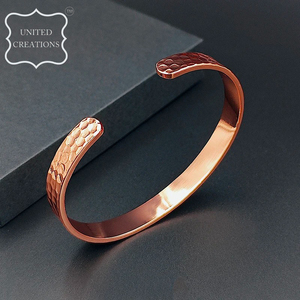 Bracelets simples en cuivre Bracelet magnétique de conception martelée promouvoir la circulation sanguine Bracelet de thérapie magnétique pour femmes hommes - Product Image 6