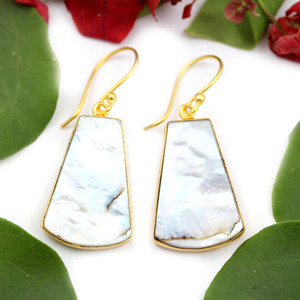 Lujo elegante blanco natural madre de perla forma elegante chapado en oro colgante pendiente para mujer Joyería Al por mayor para la India - Product Image 3