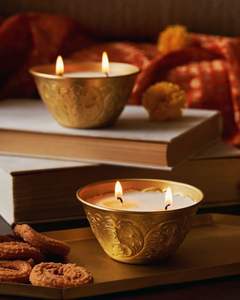 Pot à bougie en métal poli conçu pour rehausser l'élégance des bougies, avec une finition brillante et une construction robuste pour un usage quotidien - Product Image 6