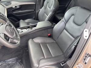 V-olvo XC90 Recharge T8 Ultimate Bright 4dr SUV AWD 2023 d'occasion en excellent état - Product Image 4