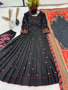 El último vestido Anarkali DE TRABAJO bordado de seda pura Chinon de diseñador por Fab Zone - Product Image 4