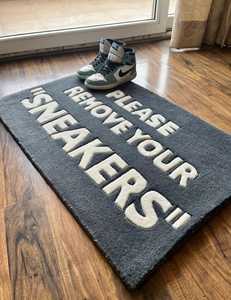 Paillasson « Retirez vos baskets » |   Tapis d'accueil moderne gris et noir |   Tapis d'entrée antidérapant - Product Image 1