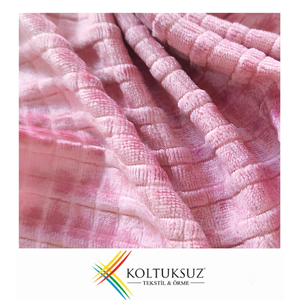 ผ้ากำมะหยี่เนื้อนุ่มสีชมพูอ่อน 250gsm ผลิตจากเส้นใยเทนเซล ทอแบบถักลายลูกฟูก ยืดหยุ่นได้ เหมาะสำหรับทำเสื้อผ้า วัสดุสิ่งทอจำนวนมาก ผลิตในตุรกี - Product Image 1