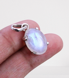 Cadeau Perfect Gemstone Rainbow 925 Sterling Silver Spinner Moonstone Pendant Designer For Her june Month Birthstone Designer - Product Image 1