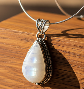 Colgante de estilo bohemio de Plata de Ley 925, piedra lunar azul, piedras de cristal curativas con símbolo budista de oro de 18 quilates, abalorios de moda - Product Image 4