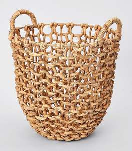 Panier en rotin de couleur naturelle parfait pour les intérieurs minimalistes neutres offrant un rangement pratique avec une texture organique élégante - Product Image 5