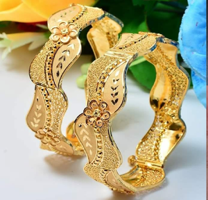 Bracelets en laiton filigranés exquis avec des centres de table en forme de fleurs. Chic. Disponible à prix de gros. - Product Image 2