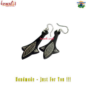 Boucles d'oreilles en argent faites à la main avec reproduction antique avec gravure complexe Bijoux de style ethnique uniques pour femmes - Product Image 6