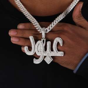 Lujoso Colgante de Letra Árabe Personalizado Estilo Hip Hop con Moissanita, Plata de Ley 925, Rodio y Baño de Oro de 14K - Product Image 1