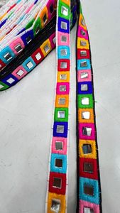 Bordure de bordure en dentelle brodée multi-miroirs en fil ethnique indien pour les offres de robes pour femmes en gros - Product Image 2