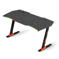Bureau de jeu avec plateau noir sculpté et repose-pieds orange, surface en panneau E0 de 18 mm, fabriqué en Chine