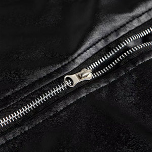 Blouson de moto en cuir noir chaud pour homme avec col en fourrure, chauffant et coupe-vent, style urbain, option logo personnalisé pour l'hiver - Product Image 4