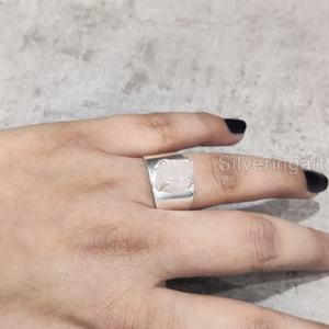 Joyería de piedra áspera Anillo unisex Piedra preciosa de cuarzo rosa crudo natural Piedra DE NACIMIENTO DE ABRIL Joyería de banda ancha Anillo de plata esterlina 925 - Product Image 3
