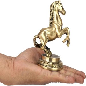 Estatua de caballo dorado al galope, pieza de espectáculo de Metal para carrera, riqueza y suerte para el calentamiento de la casa y Diwali, amuleto de la suerte de caballo para correr - Product Image 2