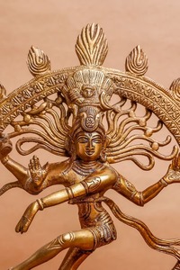 Statue de Nataraja en laiton faite à la main de conception supérieure Statue de Shiva dansant représentant l'équilibre et la destruction pour spirituel à vendre - Product Image 4