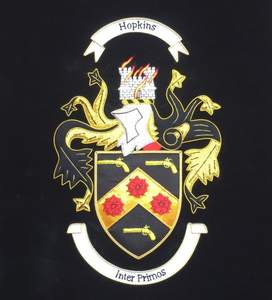 Badges de cadre de armoiries et de armoiries familiales personnalisées brodées à la main en fil d'or - Product Image 3