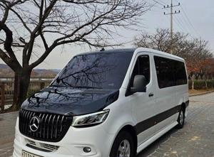 Camping-car de luxe Sprinter à vendre – VR diesel de luxe avec cuisine - Product Image 4