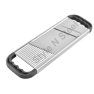 เครื่องขูดสแตนเลสอเนกประสงค์พร้อมกล่องชีสและผักที่จับสบาย - Product Image 1