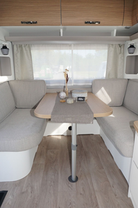 Autocaravana de Lujo 4x4 con Estructura de Acero Inoxidable, Piso de Vinilo/PVC, Estantes/Armario Ajustables, 2 Estufas y 1 Fregadero - Product Image 4