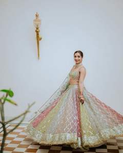 Lehenga Shaadi Spécial, Élégant, Multicolore, Entièrement Cousu, en Faux Georgette, avec Fil, Paillettes et Bordure en Dentelle sur Quatre Côtés - Product Image 3