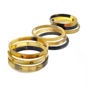 Conjunto de brazalete de cuerno de vaca Acabado brillante de alta calidad Pulsera de ajuste de todos los tamaños Antiguo con tachuelas doradas por artesanía de media luna - Product Image 5