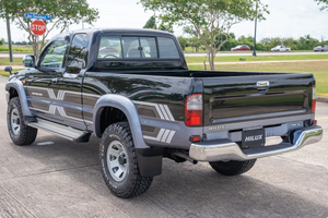 LISTO PARA CONDUCIR - USADO, VOLANTE A LA IZQUIERDA |   CONDUCCIÓN DERECHA |   54,000 KILÓMETROS, Toyota Hilux XTRACAB 4X4 Diésel de 2000 - Product Image 3