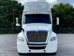 Camión Semi Dormitorio Usado VERY CLAN 2020 2023 2021 INTERNATIONALS LT625 Camión Convencional con Dormitorio - Product Image 2