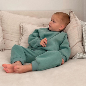 Conjunto Deportivo Casual para Niños y Niñas con Sudadera con Capucha y Pantalones Jogger de Cuello Redondo, Ropa para Estar en Casa, Color Sólido 100% Algodón - Product Image 4