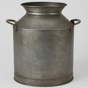 Lata de leche galvanizada de inspiración vintage hecha a mano con forma duradera perfecta para hogares, jardín y decoración de granja al aire libre - Product Image 1