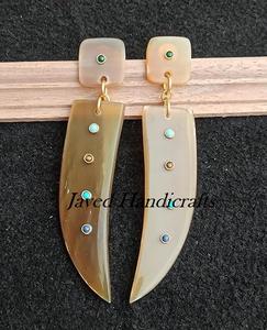 Vente en gros de boucles d'oreilles en corne de boeuf de style animal d'inspiration vintage de la meilleure qualité, design poli en corne à la mode pour l'artisanat naturel - Product Image 4