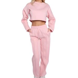 Ensemble survêtement d'hiver pour femme Ville Sports, 2 pièces, broderie personnalisée usée, haut court à capuche et pantalon de survêtement évasé - Product Image 1