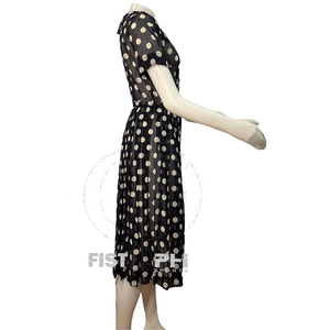 Robe trapèze vintage des années 1950 à pois, taille naturelle, boutonnée sur le devant et avec ceinture assortie, bleu foncé et blanc - Product Image 2