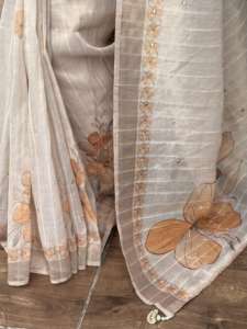 Hermosa seda de tejido Kotha con lentejuelas y trabajo de espejo Saree mujer fabricante de moda de Surat - Product Image 5