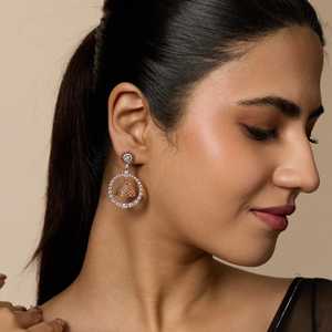 Pendientes de Zirconia con Forma de Flor, Estilo Vintage, Chapados en Oro, con Perlas y Diamantes - Product Image 6